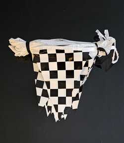 banderines publicitarios a cuadros blanco y negro